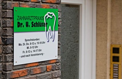 Implantologisch ttige Zahnarztpraxis